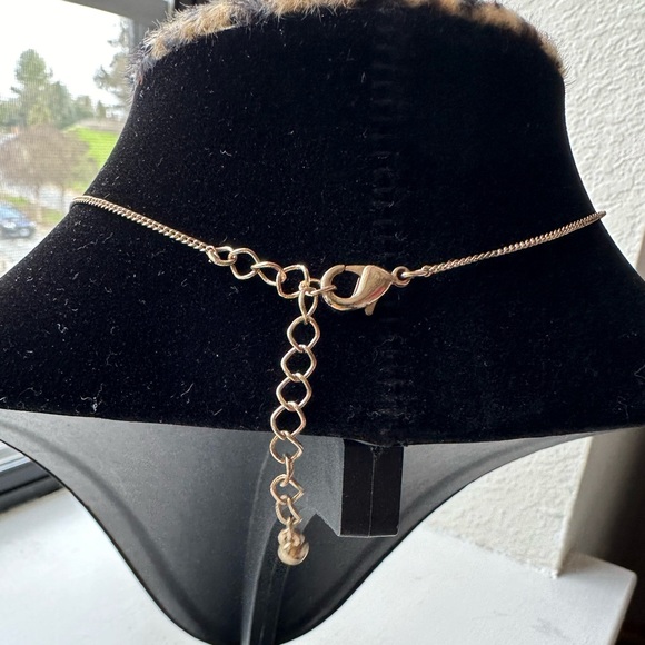 FOREVER 21 Black Heart with “LOVE” and Pearl Border Pendant Necklace - Picture 4 of 5